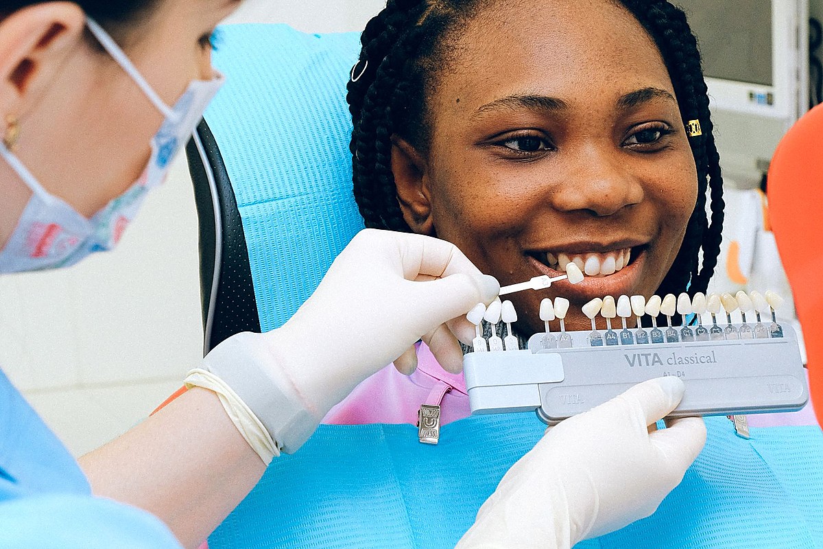 Dental veneers for chipped or discoloured front teeth at Dental Dew Rohini